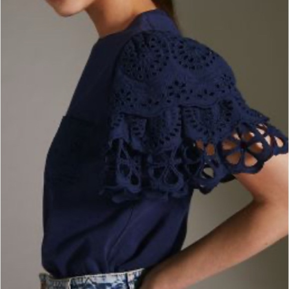 FOREVER THAT GIRL | Eyelit tee | MEDIUM| EUC